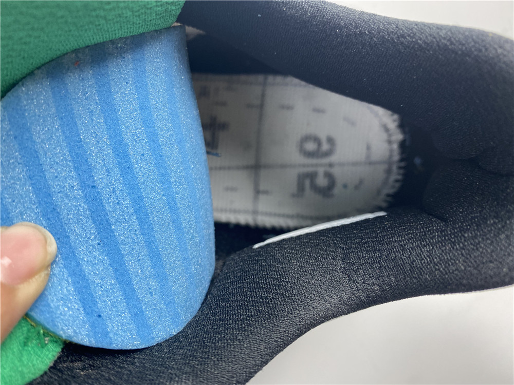 Air Jordan 4 WMNS Do The Right Thing